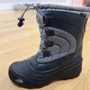 The North Face Black and Gray Insulated Boots Men’s SZ 7